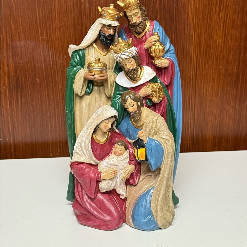 Colorful Three Kings and Holy Fam figure 11”